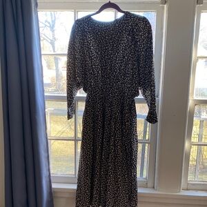 Elegant VINTAGE Navy and White Women's floral Dress
with Gorgeous details!!!!